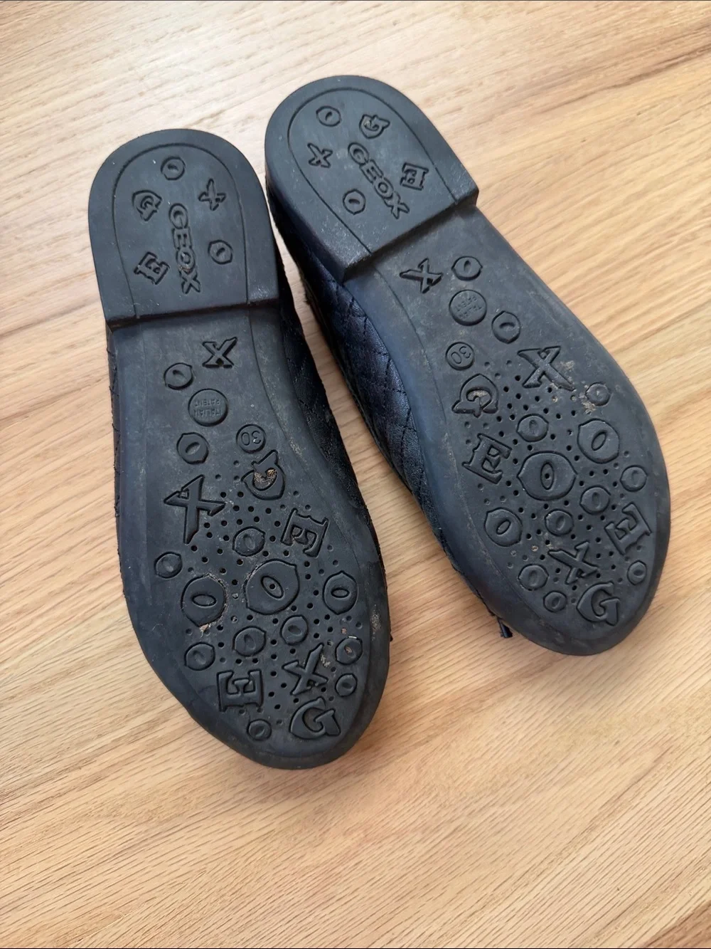 GEOX Girls Junior Plié Quilted Ballet Flats with elastic strap EUR sz 30